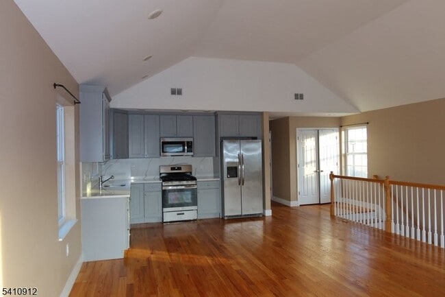 Building Photo - 298 Ridgewood Ave