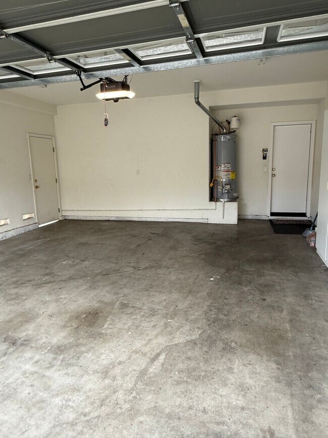 Foto del edificio - 505 Flora Spring Ct
