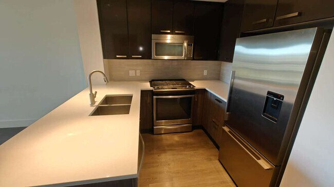 Photo - 510 Edmonton Trl (Calgary, AB) Townhome
