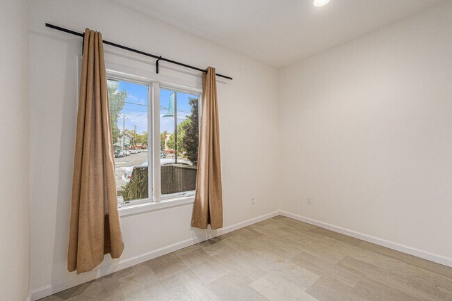 Foto del edificio - 4895 Shattuck Ave.