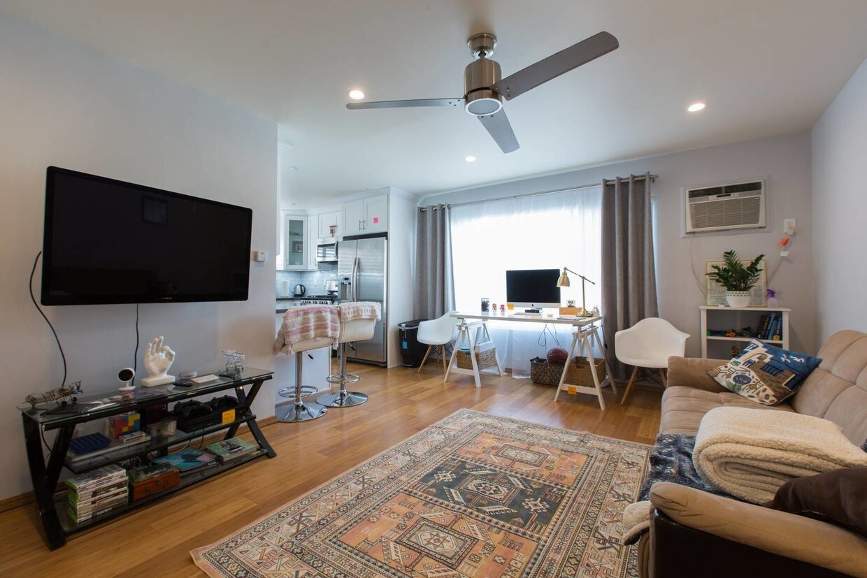 Foto principal - 7506 Romaine St
