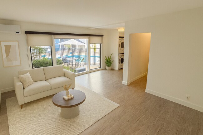 Foto del edificio - 2033 N Beachwood Drive