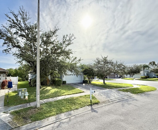 Building Photo - 854 Addison Dr NE