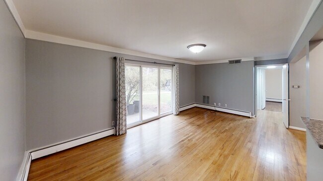 Building Photo - 1253 Island Dr