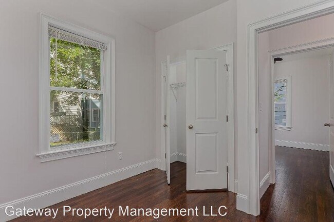 Building Photo - 4 br, 2 bath House - 9 Oswald St #2