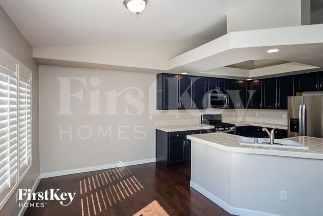 Building Photo - 1605 Silver Knoll Ave