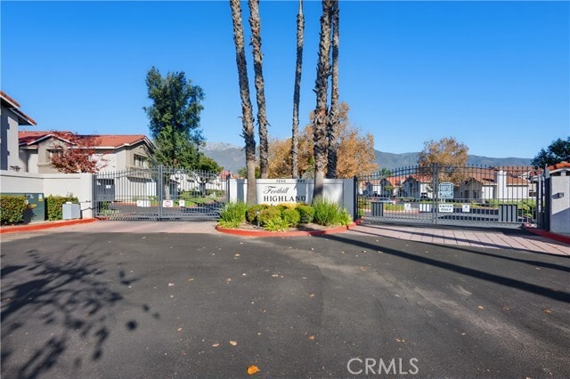 Building Photo - 9896 Highland Ave