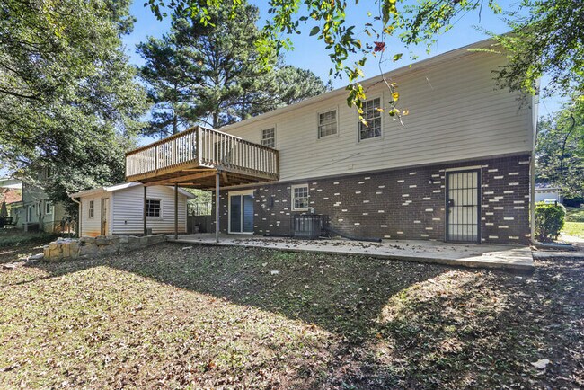 Building Photo - 2143 Chevy Chase Ln