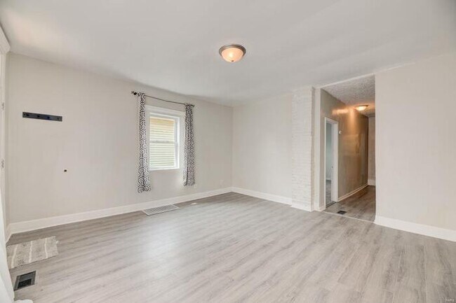 Building Photo - Fantastic 3bd/1ba home! Coming soon!