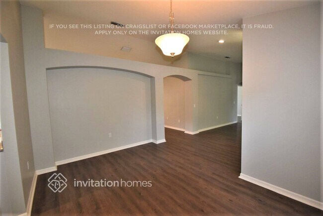 Building Photo - 10623 Foxcrest Way