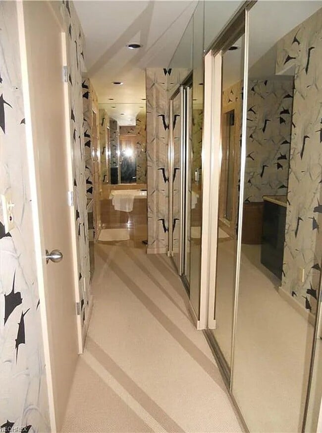 Building Photo - 955 Royal Rd