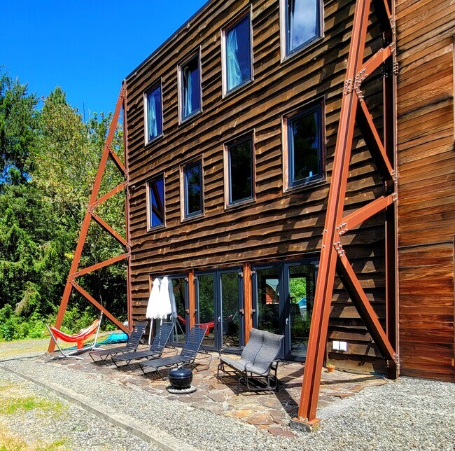 Building Photo - 1104 E Lake Sammamish Pky SE