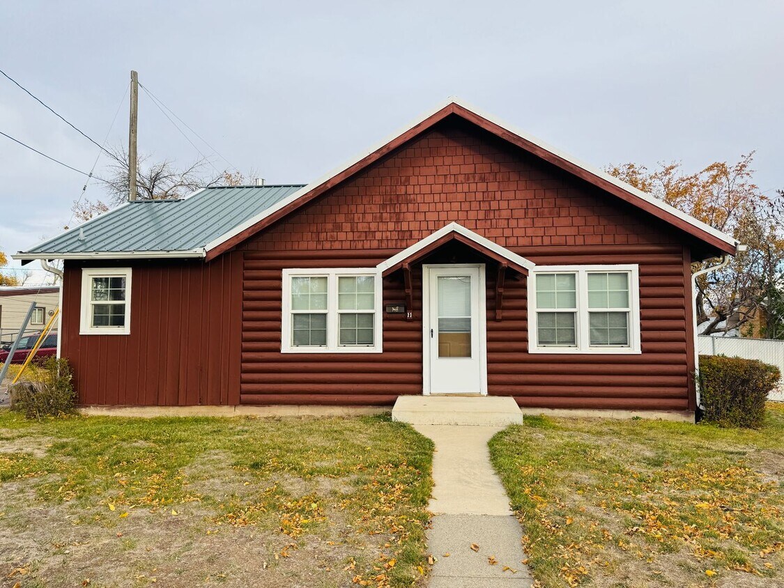 Foto principal - Cozy home 2 Bed 1 Bath