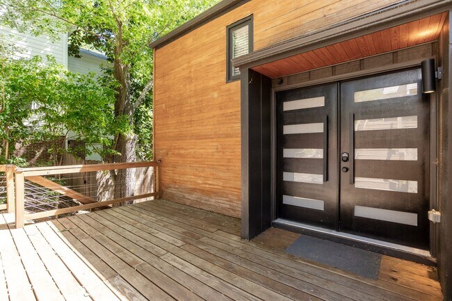 Foto del edificio - Ultra Modern Three Bedroom Home!