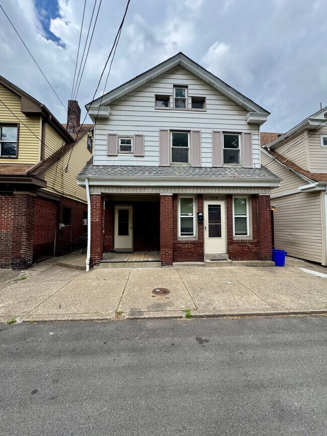 Foto del edificio - 215 Spencer Ave