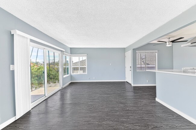 Building Photo - 1121 Daisy Ave