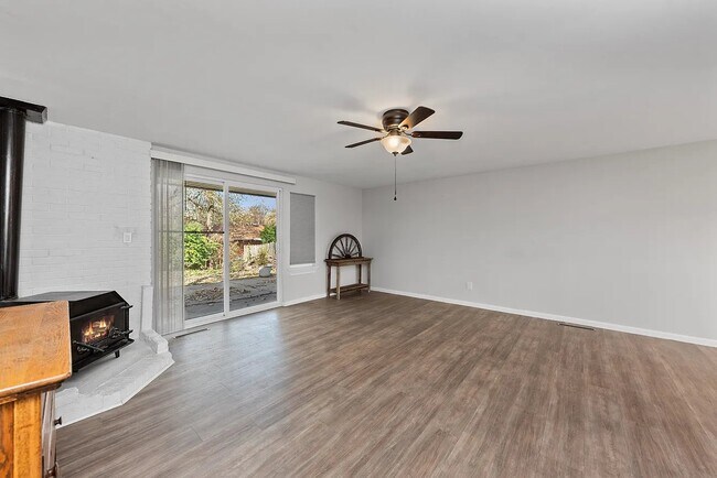 Foto del edificio - 4036 Haverstraw Dr