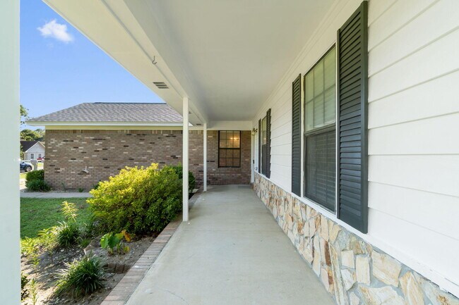 Foto del edificio - 502 Krest Dr