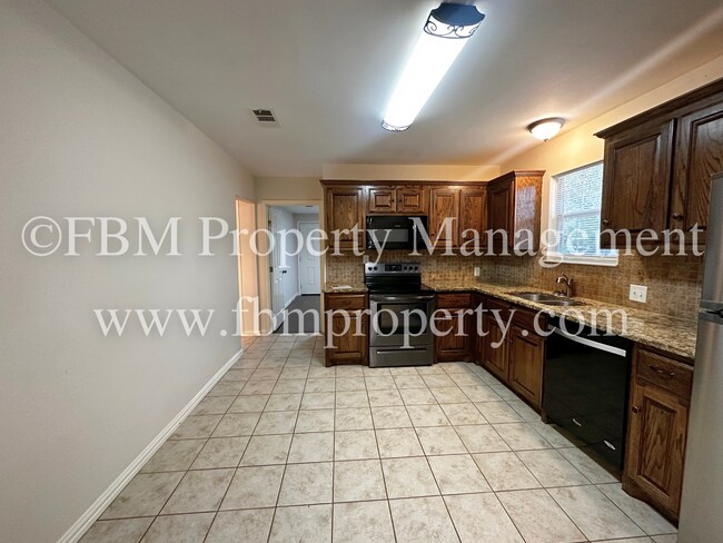 Building Photo - 1020 Beaton - Charming 3 Bedroom, 2 Bathro...