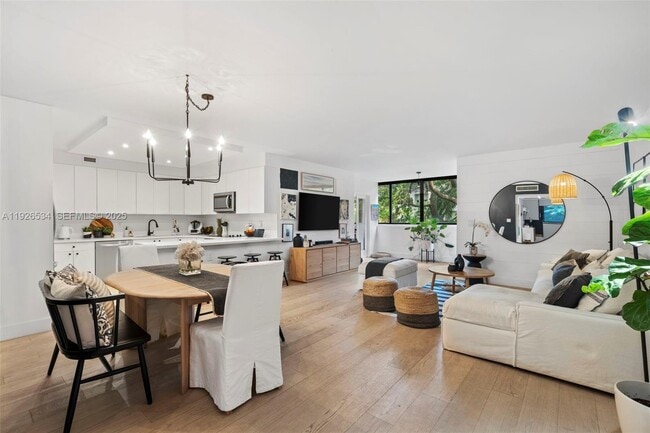 Foto del edificio - 141 Crandon Blvd