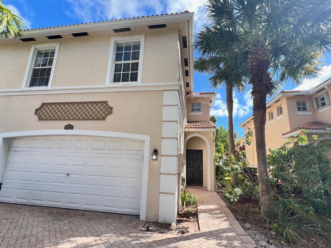 Foto principal - 9120 Villa Palma Ln