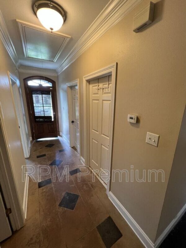 Building Photo - 5557 Arialo Dr