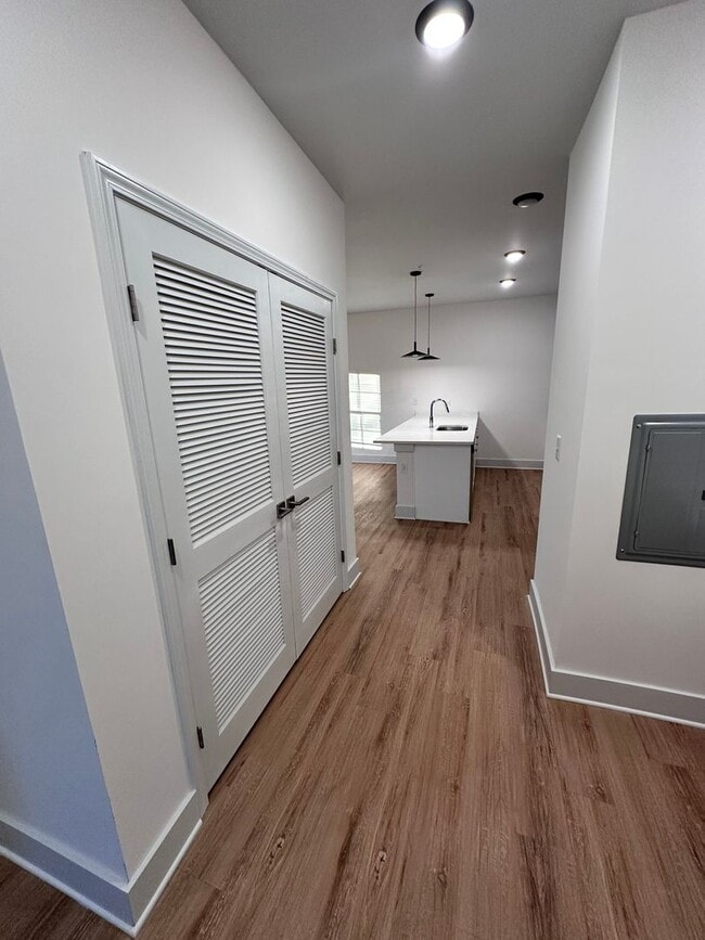 Building Photo - Beautiful Brand New Three Bedroom Apartment!