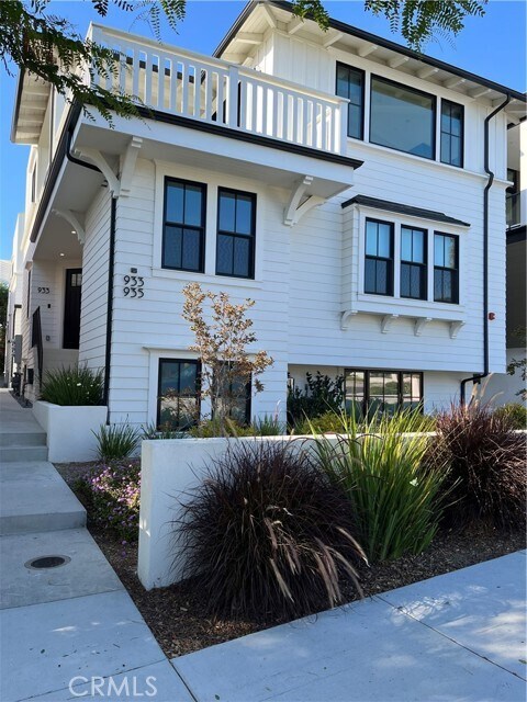 Building Photo - 933 15th St