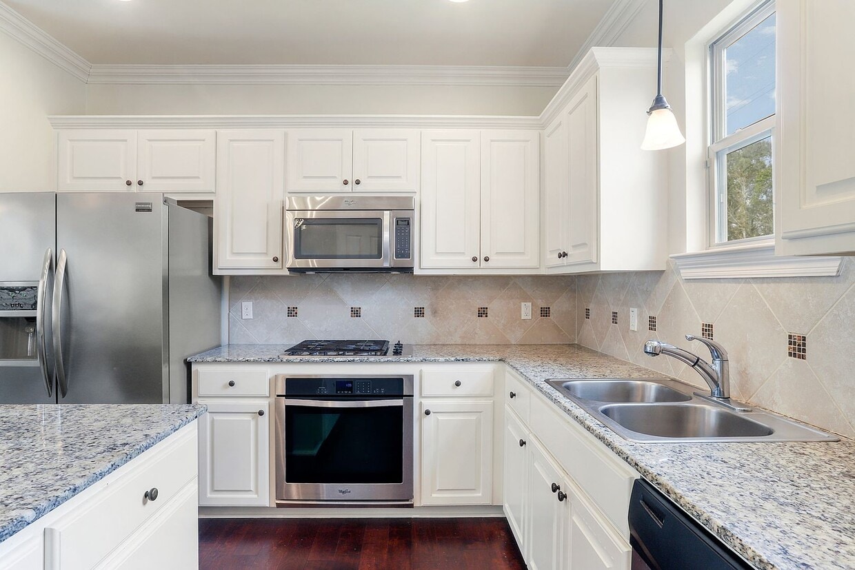 Beautiful 4 Bed, 2 Bath home - Beautiful 4 Bed, 2 Bath home