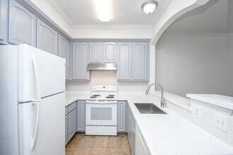 Building Photo - 9400 Bellaire Blvd