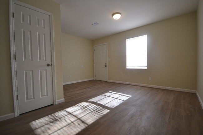 Building Photo - Northwood Hills 8 plex