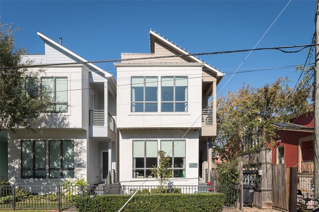 Building Photo - 1421 W 24th St