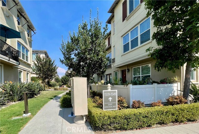 Building Photo - 1547 E Lincoln Ave