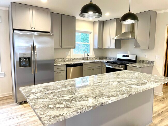 Foto del edificio - 2272 Collier Dr