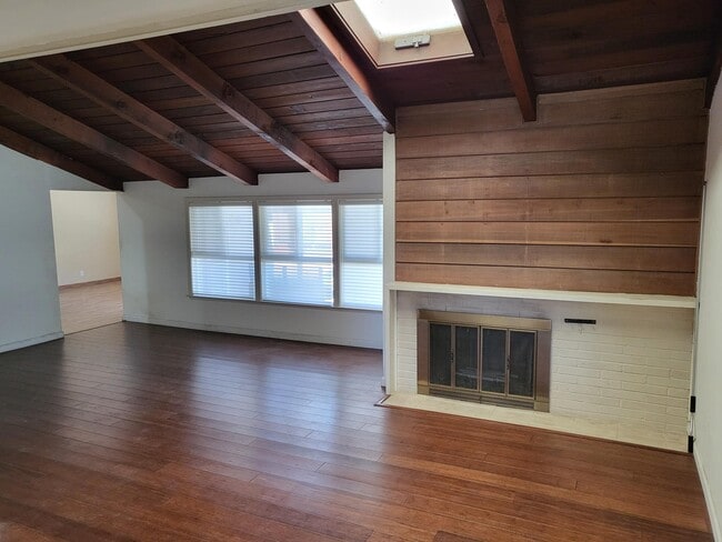 Building Photo - 1157 Karen Way
