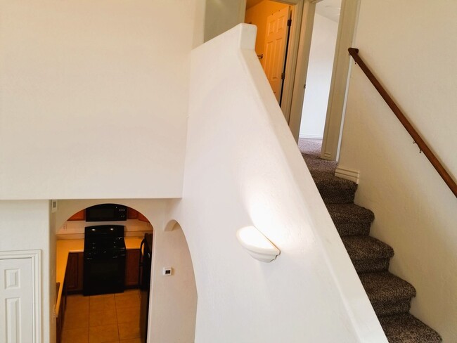 Foto del edificio - Westside 4 Bed, 2.75 Bath Townhouse w/Gara...