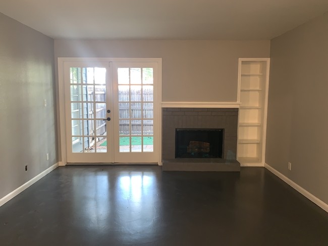 Foto del edificio - newly renovated 1 bed 1 bath downstairs condo