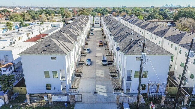 Foto del edificio - 8315 Brecha Ln