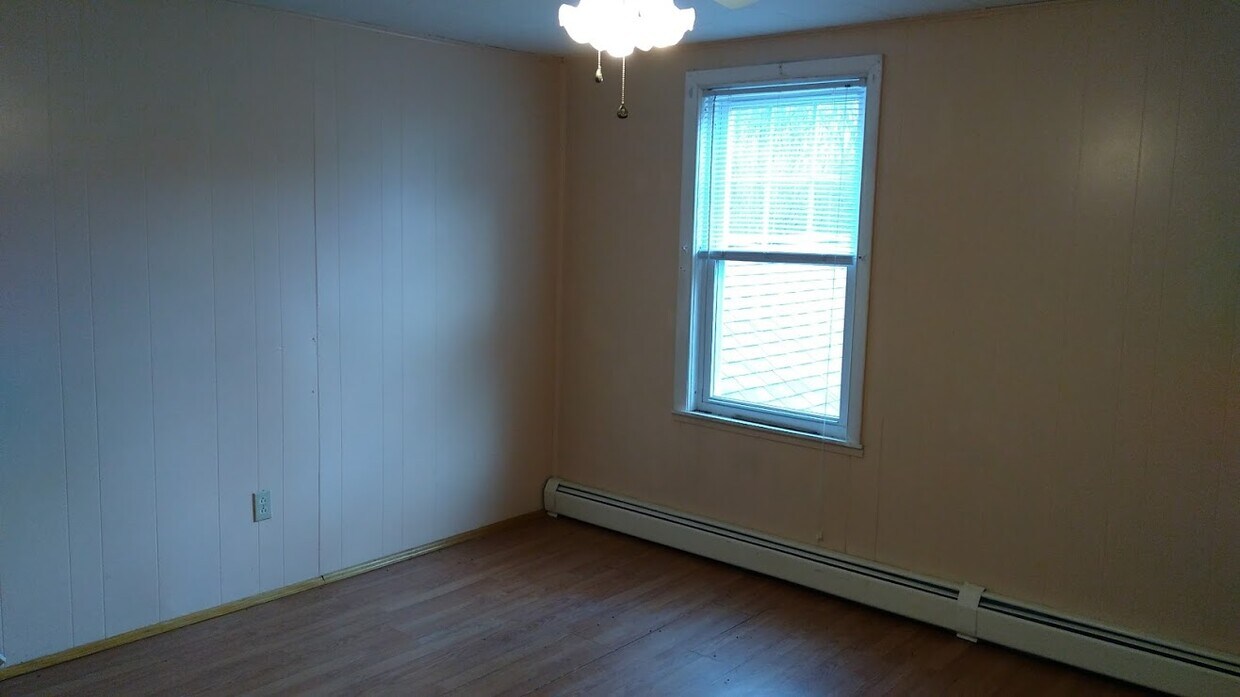 Bedroom 1 - 162 Central St