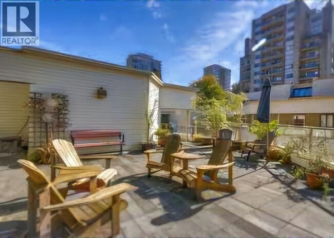Photo du bâtiment - 1350-1350 Comox St