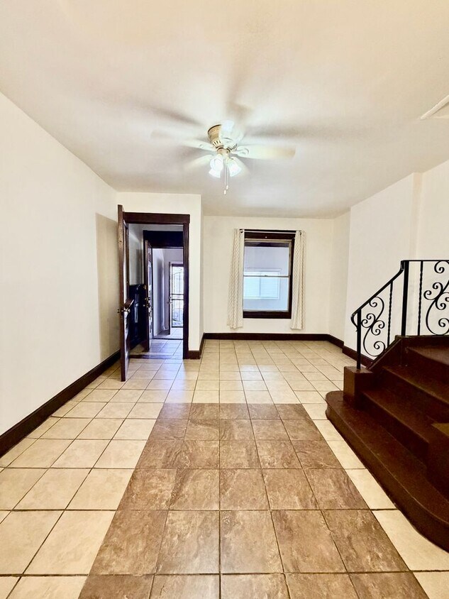 Available Now - Pet-Friendly 3-Bedroom Home in West Parkside - Available Now - Pet-Friendly 3-Bedroom Home in West Parkside