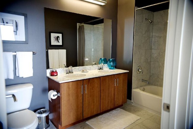 Foto del edificio - 2132 S Indiana Ave