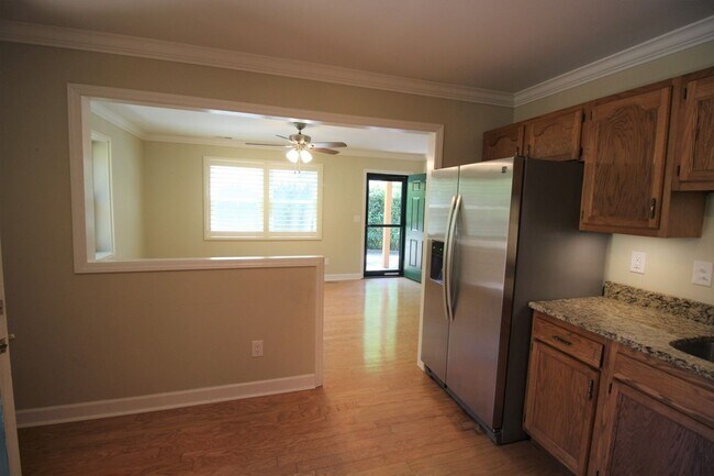 Building Photo - COMING SOON!  West AVL - 2/2 close to Hayw...