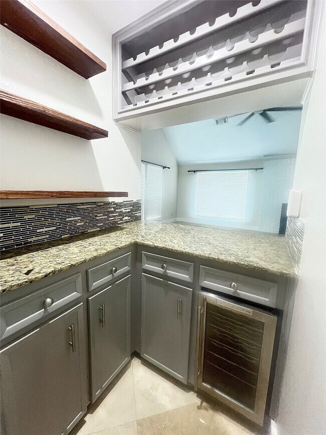 Foto del edificio - 6726 Saffron Hills Dr