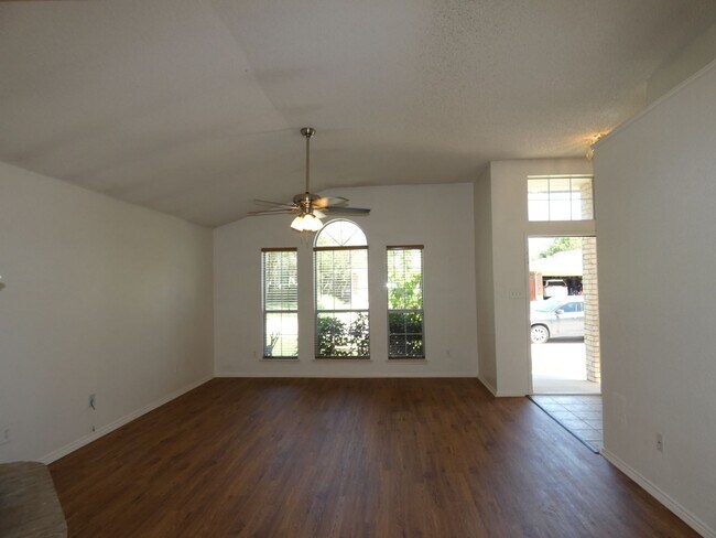 Foto del edificio - 4248 Iris Ave