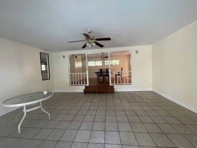 Building Photo - 5717 Silver Oak Dr