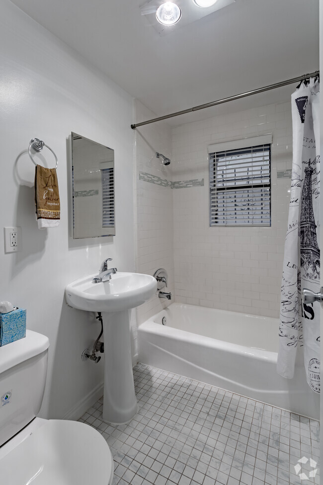 1BR, 1BA Jr - #102 - Burnside Villas Apartments...New York Styl...