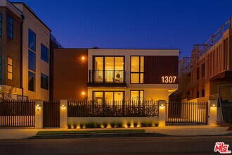 Building Photo - 1307 Tamarind Ave