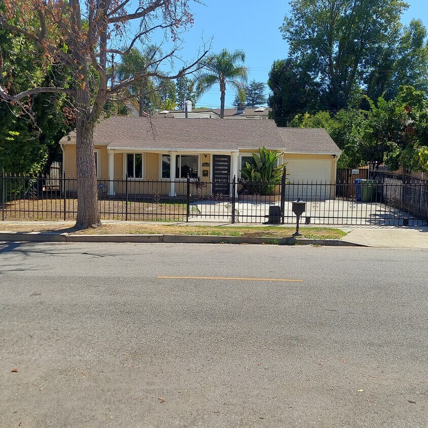 18224 Valley Vista Blvd, Tarzana, CA 91356 House Rental in Tarzana