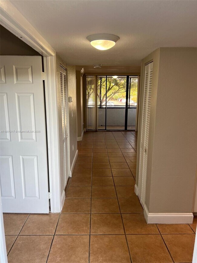 Foto del edificio - 8215 SW 152nd Ave